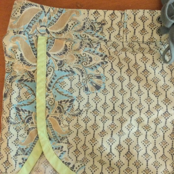 Free People- Favorite Linen Board Shorts. Size 12 - Picture 4 of 8